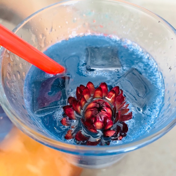 Resin Blue Raspberry cocktail sculpture - Picture 3 of 4